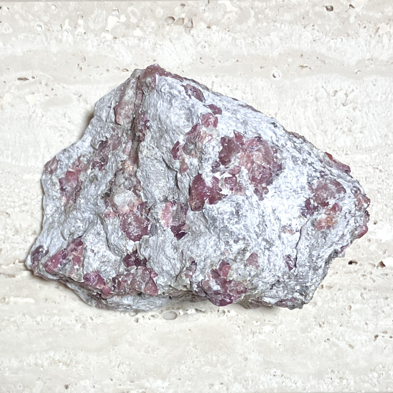 ピンクガーネットの原石