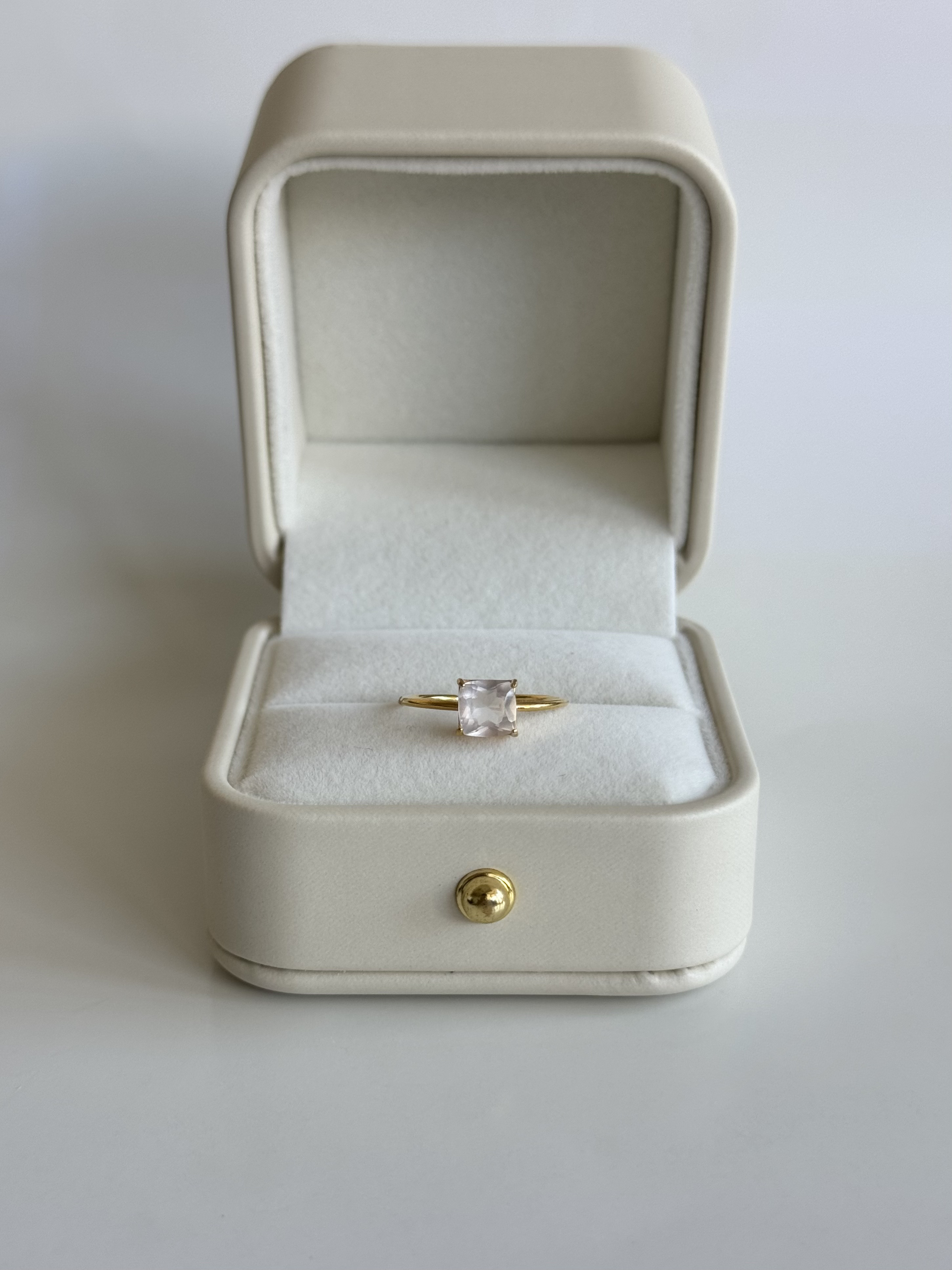 ローズクォーツのクッションカットリング〈silver925 18kgp〉