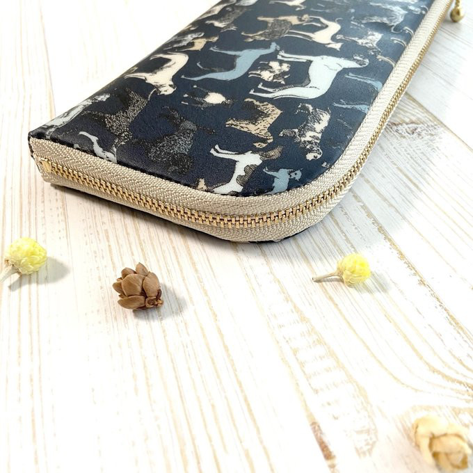 ＊ラミネート＊ L字ファスナー長財布 ベスト・イン・ショウ  ダークネイビー 犬 リバティプリント使用