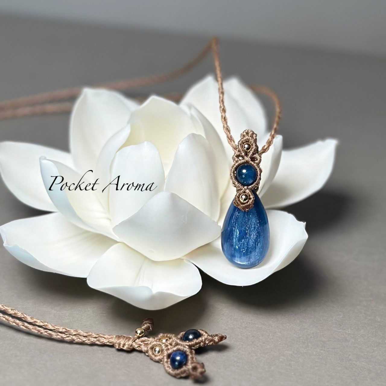 『祈夜煌』ブルーカイヤナイトのマクラメペンダントネックレス