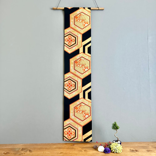 帯・着物リメイク　TOP of Pyramid様　オーダー専用出品 帯のタペストリー 漆黒に金色の亀甲 帯 着物 リメイク インテリア