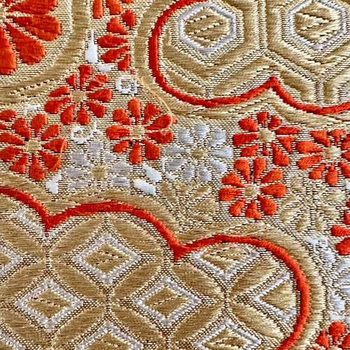 帯のタペストリー 漆黒に金色の亀甲 帯 着物 リメイク インテリア