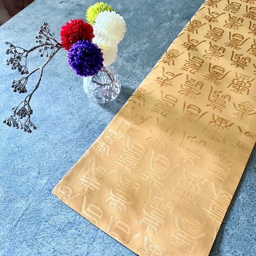 帯のタペストリー 金色の百寿紋 帯 着物 リメイク インテリア