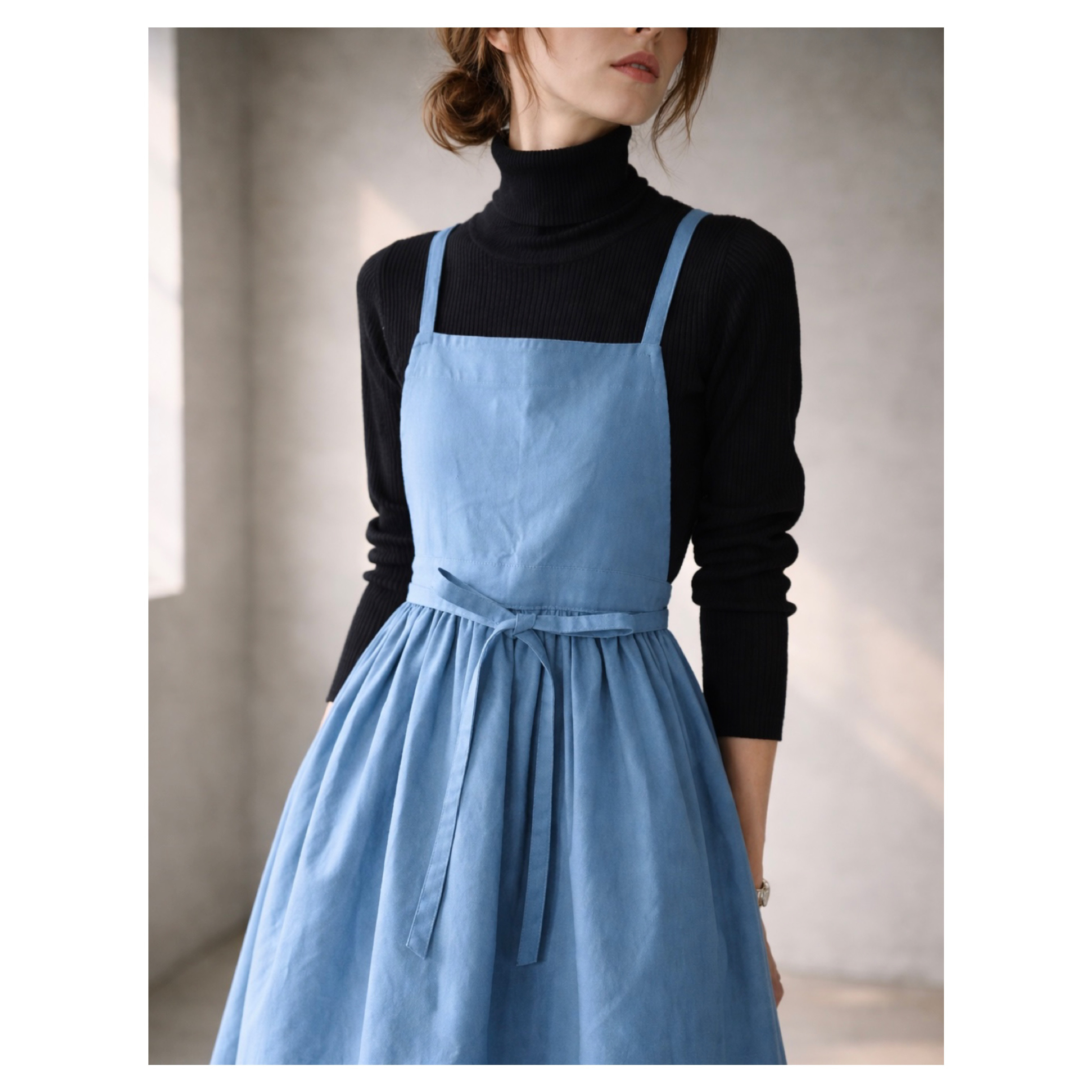 そのままお出かけリネンギャザーエプロン／おうち時間もお洒落に過ごすコットンリネンエプロン／ヴィンテージブルー