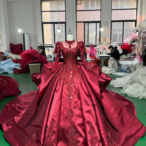 上質ワインレッド ラッフルスカート光沢サテン バックリボン 編み上げ