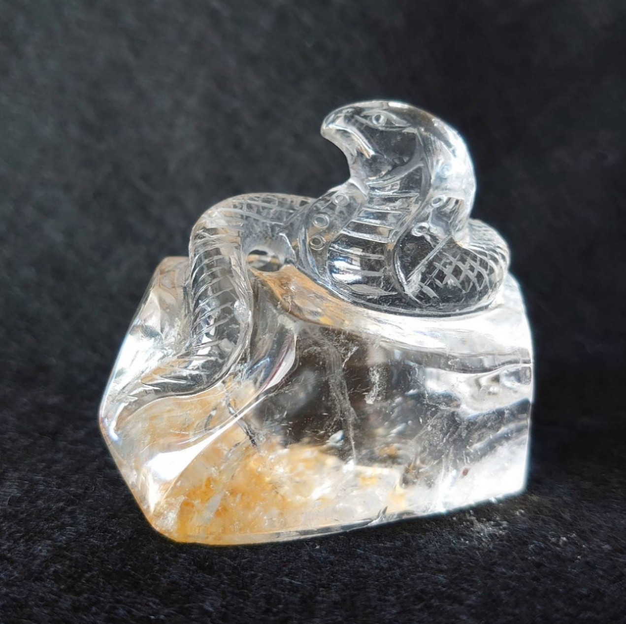 凛々しいお顔の蛇　ゴールデンヒーラー水晶　玄関　リビング　机など素敵な逸品