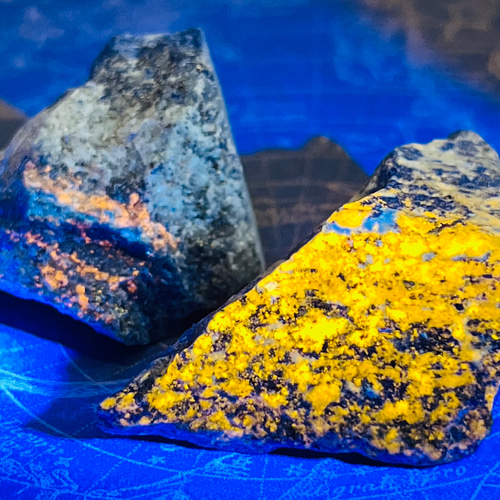 夜空に輝く、至高の叡智。＞星屑の青 ラピスラズリ原石