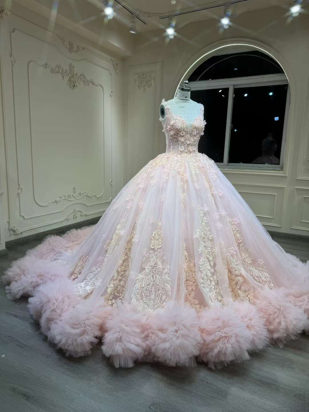 顧客満足度99%以上！薄いピンク　可愛いカラードレス　フレアスカート　オーダー可能ギャザースカートお花飾りスタジオ前撮り