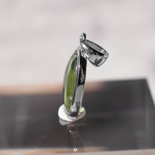 モルダバイト・ペンダントトップ☆silver925 ペンダントトップ Crystal Life 通販｜Creema(クリーマ) 18736584