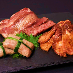 【父の日・プチギフトにも】お肉ソムリエ厳選牛タン3種食べ比べセット ・塩タンネギ包み・ワイルドタン元ステーキ・旨辛タン 3枚目の画像