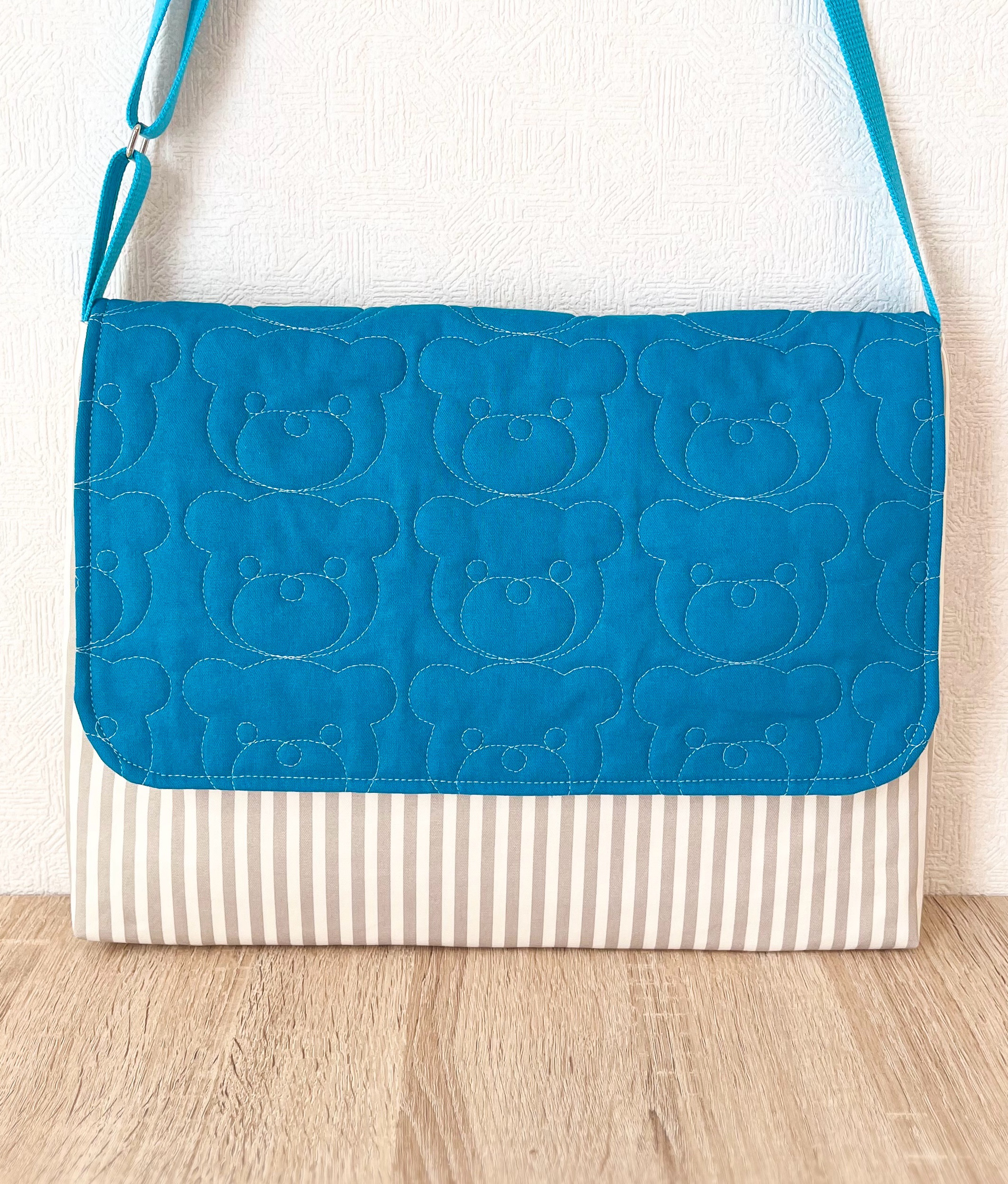 ⭐︎1点限定⭐︎ 図書袋　くまのキルト･ターコイズブルー×グレージュストライプ