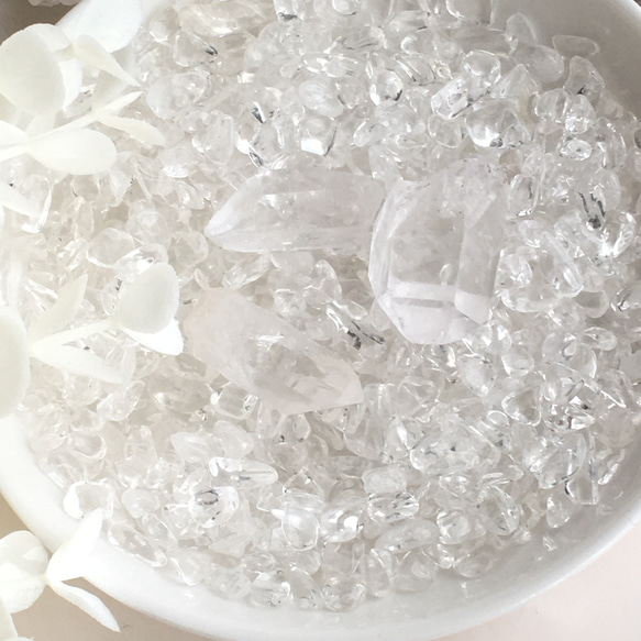 【輝きとパワーがよみがえる】水晶さざれ 浄化用 100ｇ＆ミニサイズ水晶ポイント原石セット 3枚目の画像