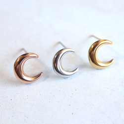 ☆新作☆三日月のピアス つけっぱなしOK 錆びないサージカルステンレス【MOON 月 3colors】 6枚目の画像