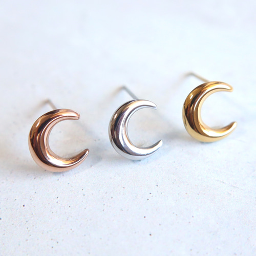 ☆三日月のピアス つけっぱなしOK 錆びないサージカルステンレス【MOON