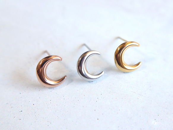 ☆新作☆三日月のピアス つけっぱなしOK 錆びないサージカルステンレス【MOON 月 3colors】 6枚目の画像