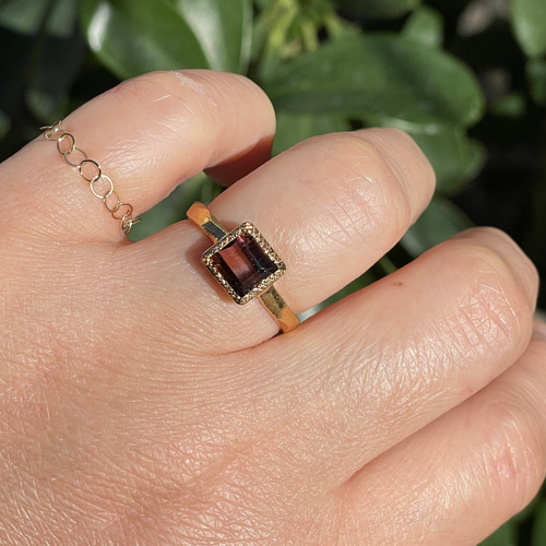 オレンジピンクとグレーの バイカラー トルマリン 1.79ct 伏せ込み留