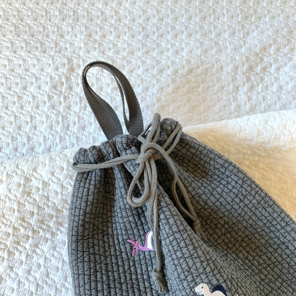 ライヴリーダイナソー　nubiが選べる 体操着袋　H35W35 お着替え袋　入園入学　恐竜　刺繍　ヌビ　受注制作　巾着 4枚目の画像