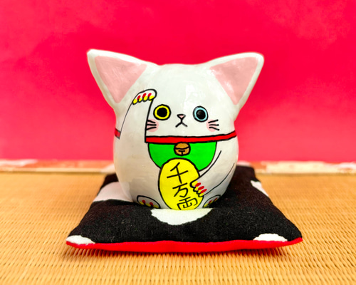 張り子　招き猫　白猫　手書き　４個 Amazon.co.jp: はりこーシカ 招き猫 白【張り子】【張子】【白猫
