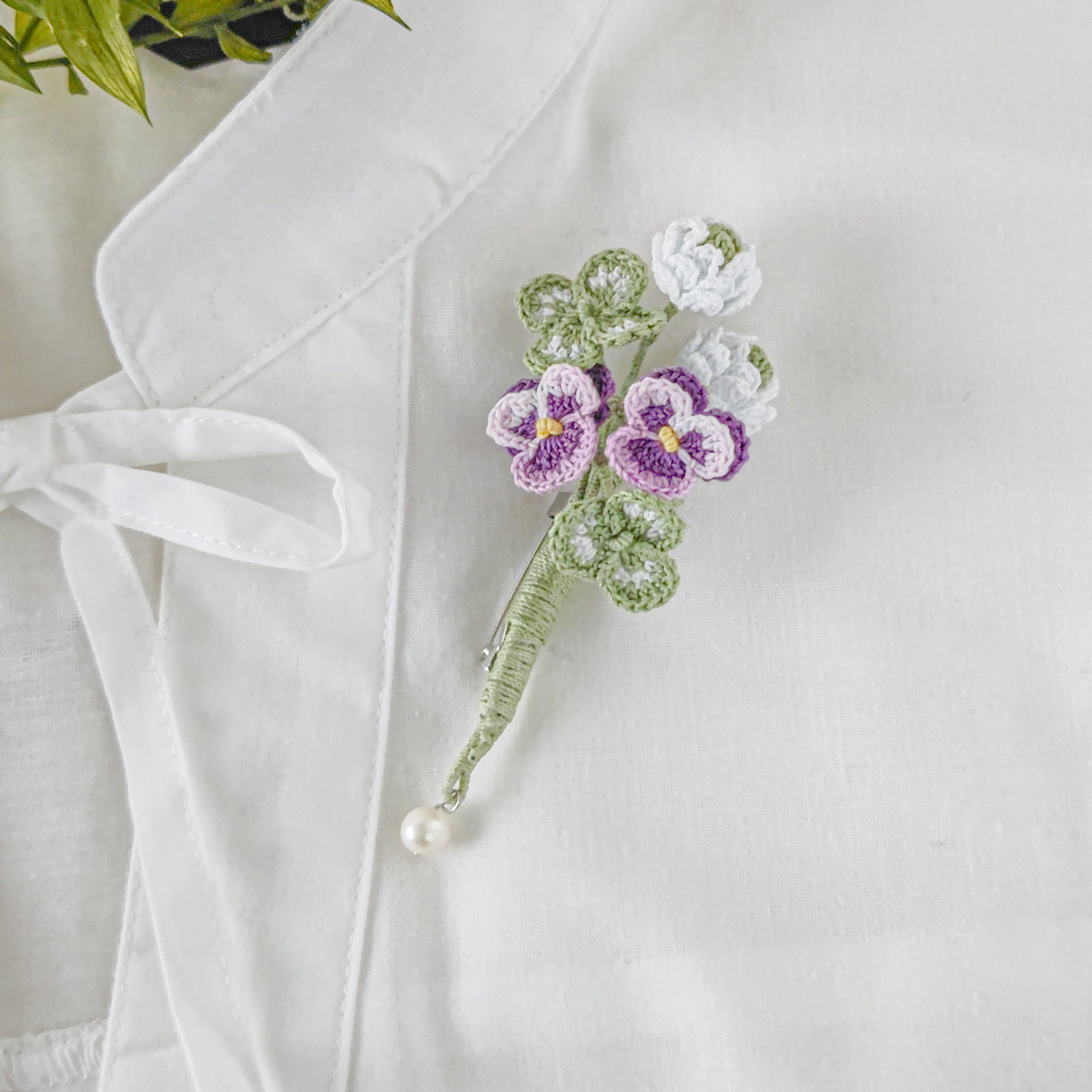 ブローチ 穴開けたくない マグネット 北欧 サークル ビオラ 白詰草 花