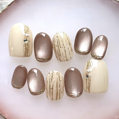 ベージュマグネットネイル×ゴールドリーフ ネイルチップ（つけ爪