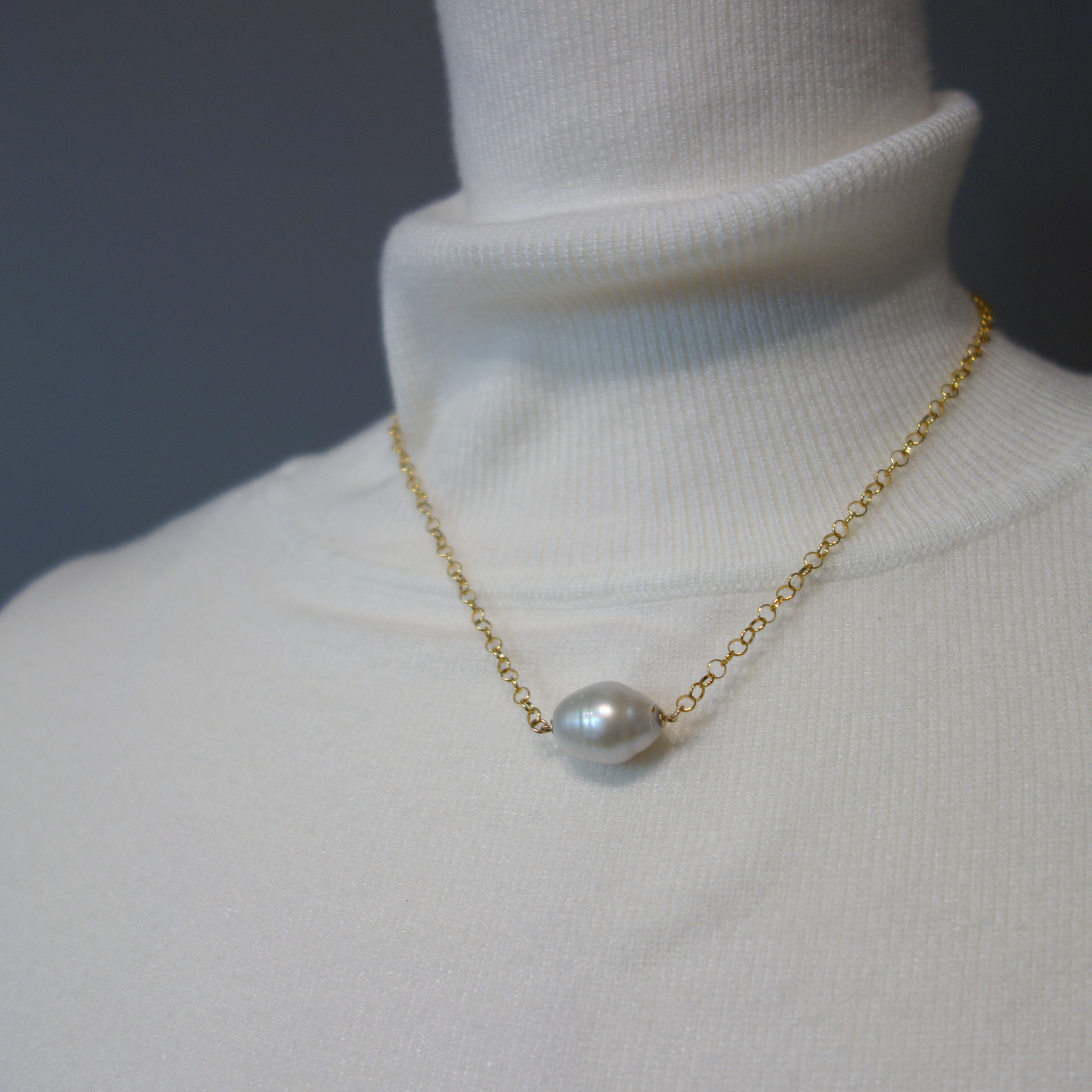 大きな白蝶真珠のネックレス
