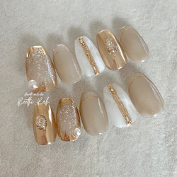 ベージュネイル ホワイト ゴールド マグネットネイル キラキラ