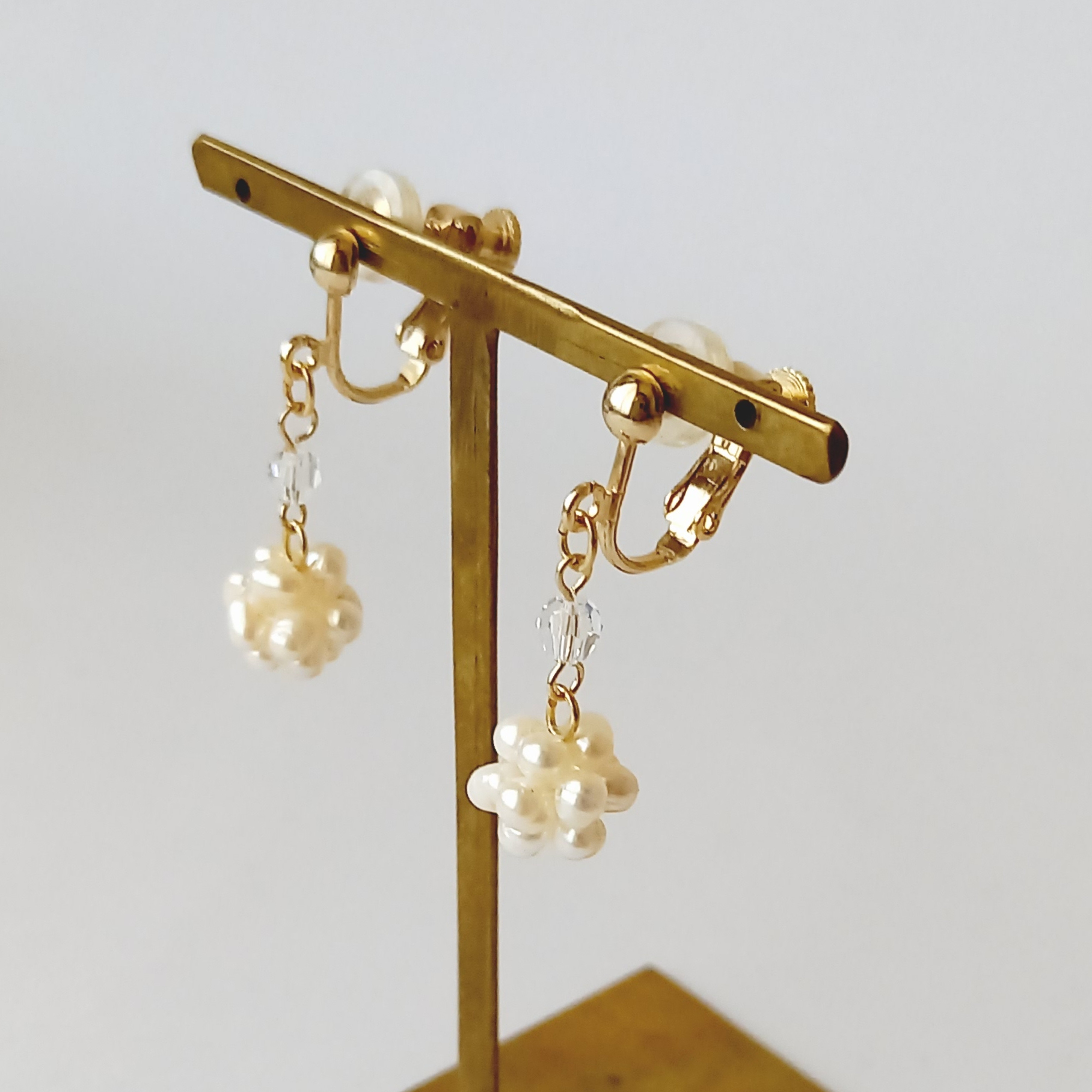 淡水パールと一粒のクリスタルイヤリング