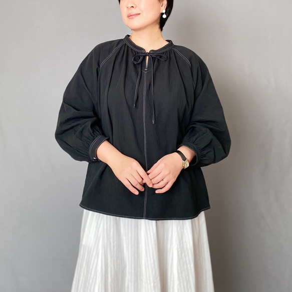 季節の変わり目に。コットンリネンのアンティーク風スモックブラウス