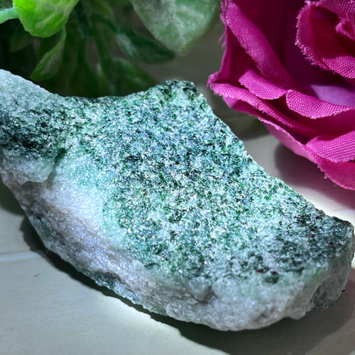 フックサイト クロム雲母 グリーン雲母 原石台付 フックサイト クロム雲母 グリーン雲母 原石台付