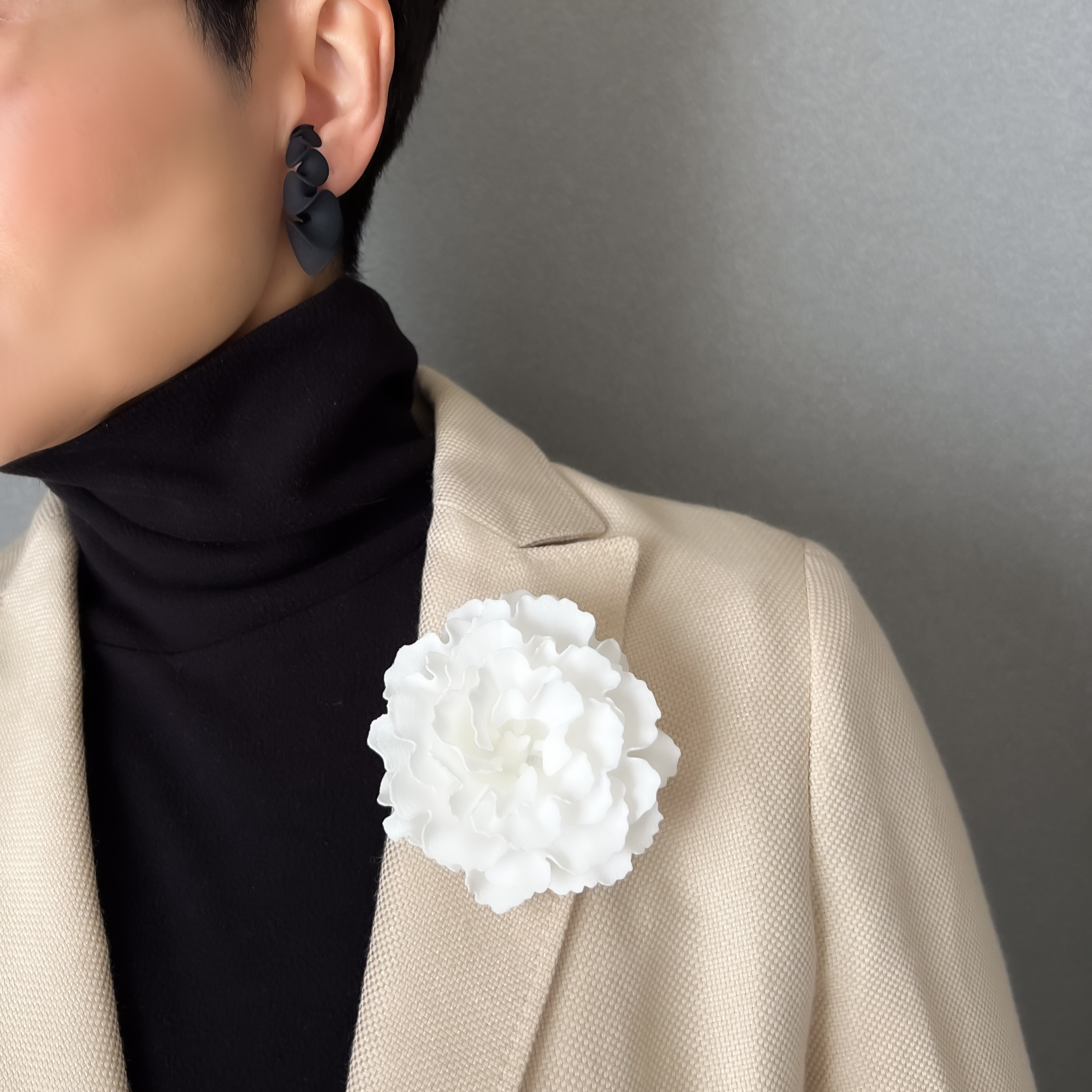 リシアンサス　ブローチ　白