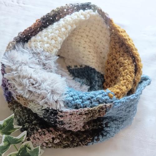 山に合うスヌード① 手編み ファー付き グラデーション 毛糸いろいろ