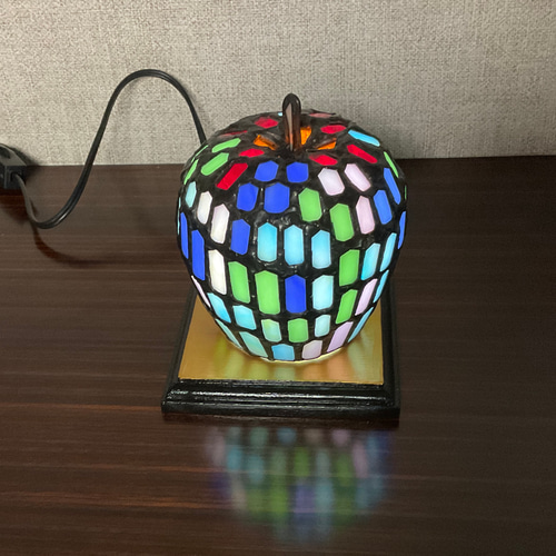 りんご4点セット　林檎のステンドグラスランプとAppleガラス小物 りんご4点セット 林檎のステンドグラスランプとAppleガラス小物