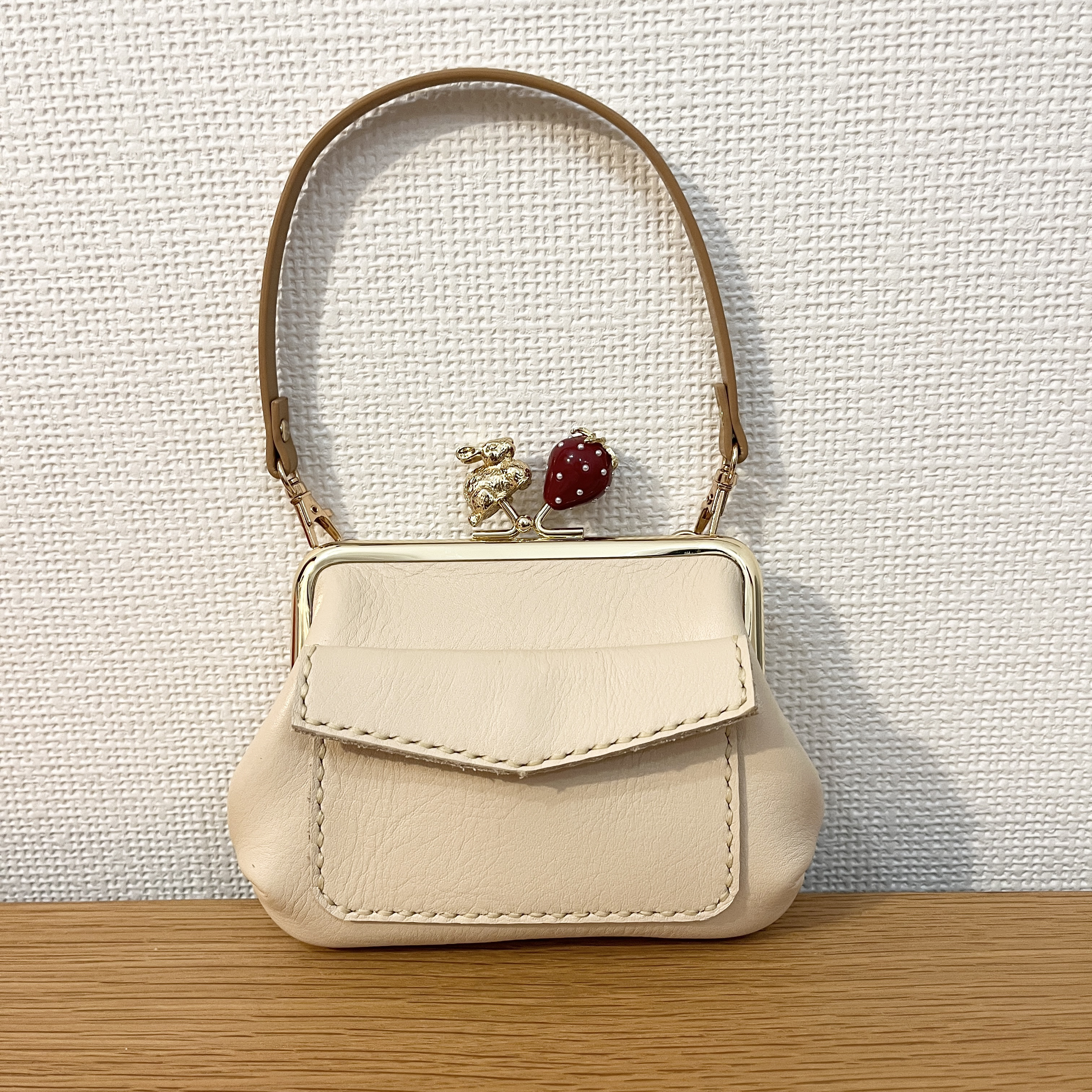 うさぎいちご口金のふっくらお出かけがまぐちポーチ がま口