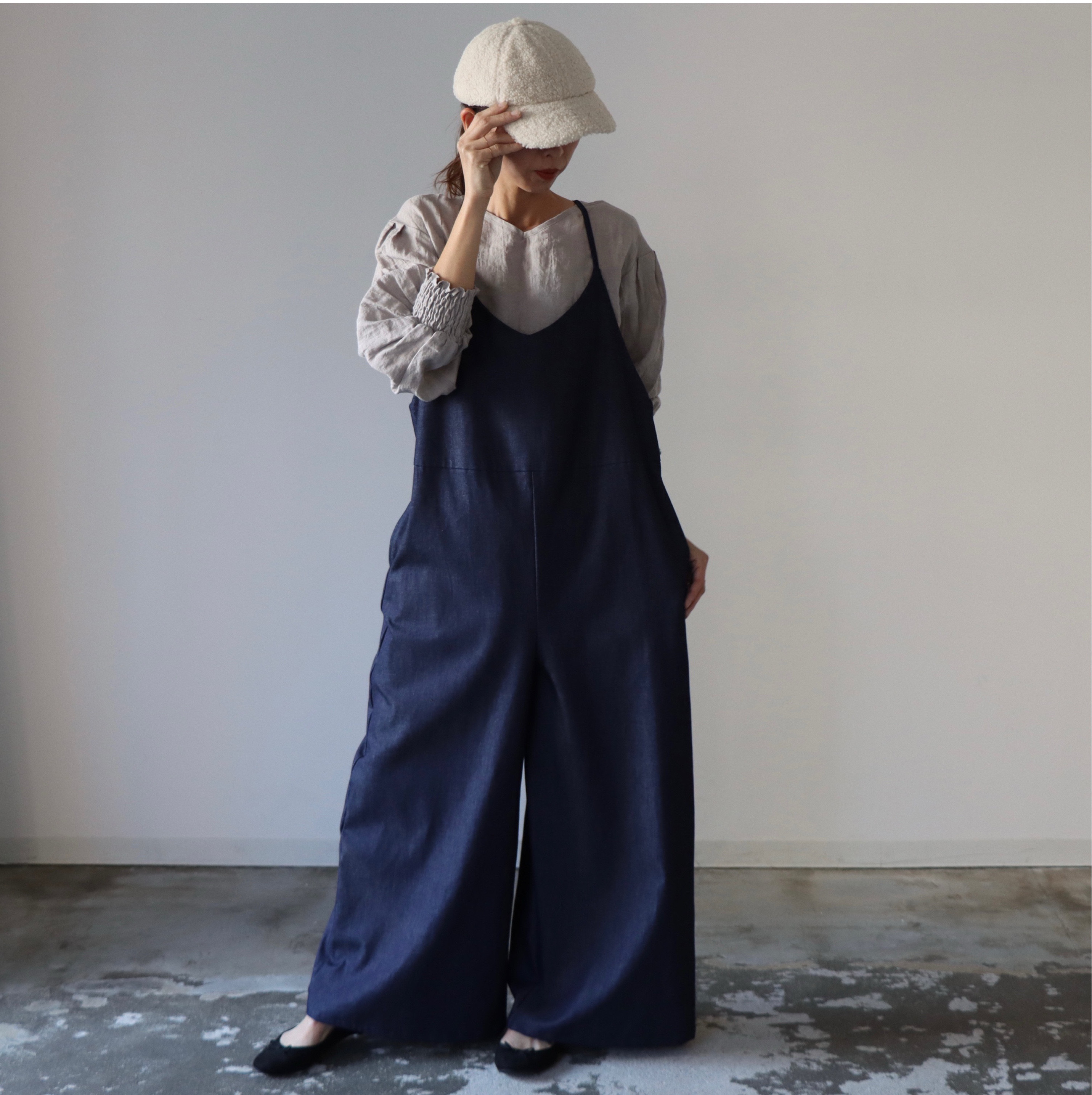 岡山県倉敷市児島デニムで魅せる、ゆったりサロペットパンツ／くったり8オンスソフトデニムキャミサロペット／インディゴ