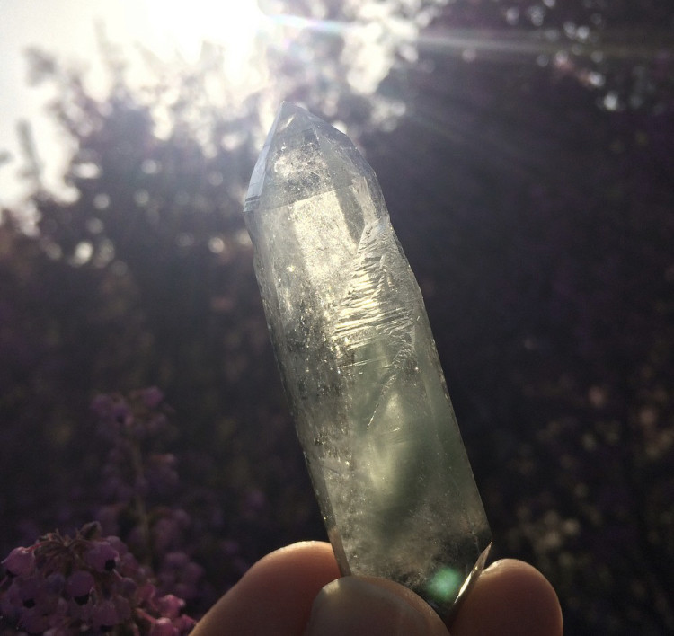 【SALE価格】インド　ヒマラヤ　マニハール水晶　DT  幻想的グリーンファントム入り　両剣水晶