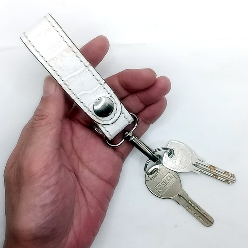 BERLUTIベルルッティ　クロコ　エンボス　型押しカーフ　シルバーキーリング Amazon.co.jp: [silver KYASYA]シルバー925 スカル キーリング