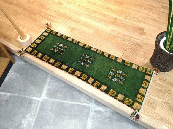 ペルシャ　ギャッベ　ミニランナー　113×45　ライトブラウン　山　生命の木 ペルシャ ギャッベ ミニランナー 116x40cm 緑色 タイル 生命の木