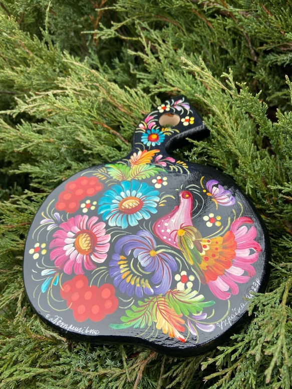 ペトリキウカのカッティングボード（雄鶏）巨匠ホロベッツ作ウクライナ