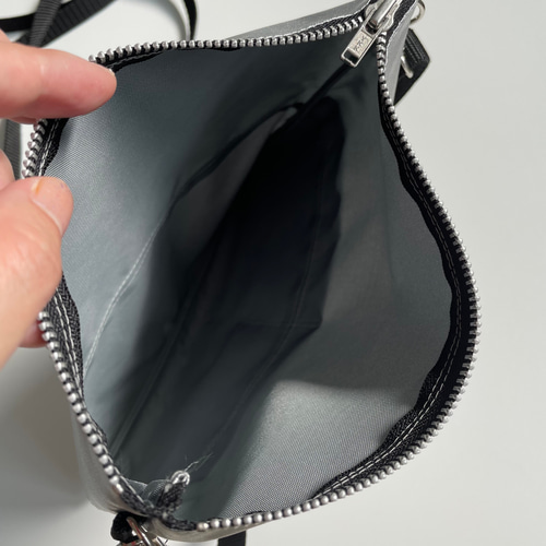 25aw Stone  9200015 ナイロンメタル ポーチバッグ ブラック ポーチバッグ フロントポケット＆リップストップ