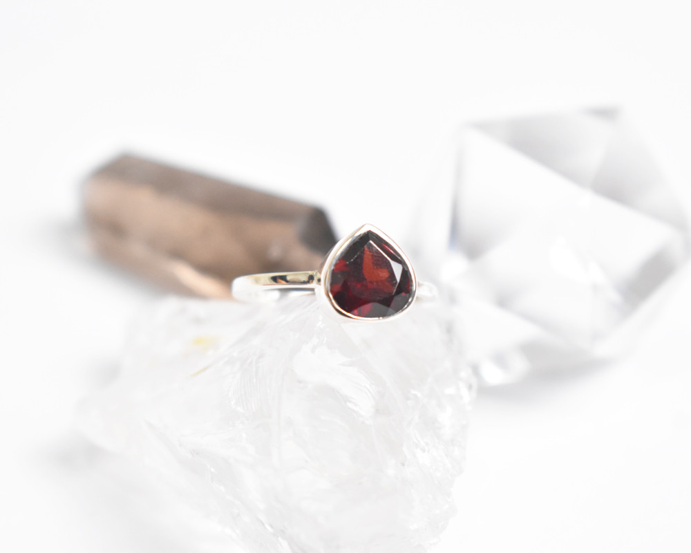 深紅のガーネットの一粒シルバーリング　天然石リング　シルバー925　誕生石