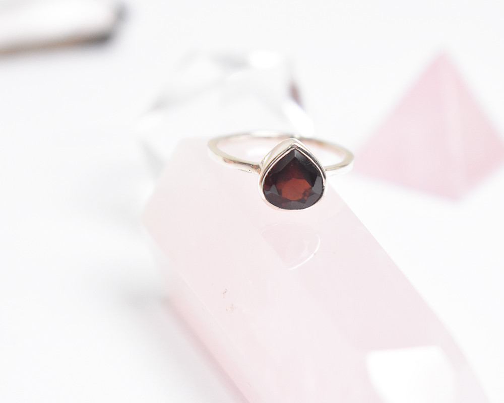 深紅のガーネットの一粒シルバーリング　天然石リング　シルバー925　誕生石