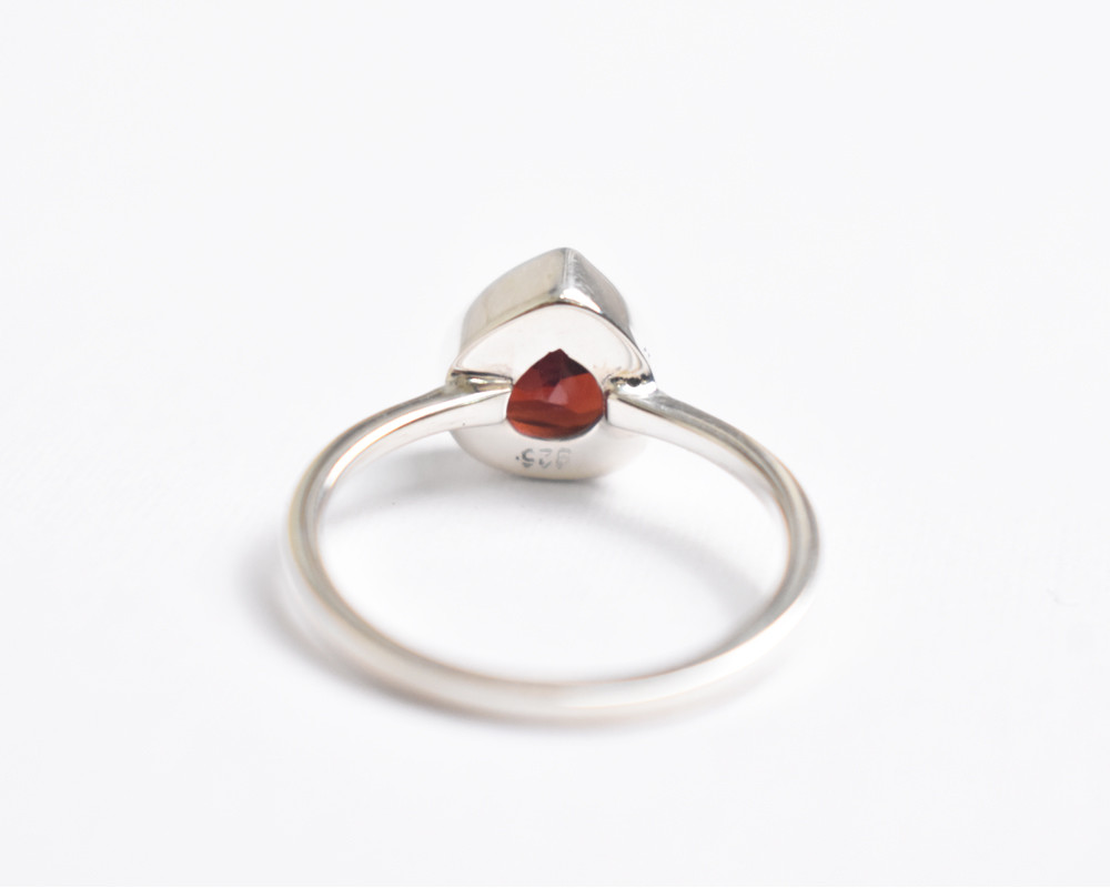 深紅のガーネットの一粒シルバーリング　天然石リング　シルバー925　誕生石