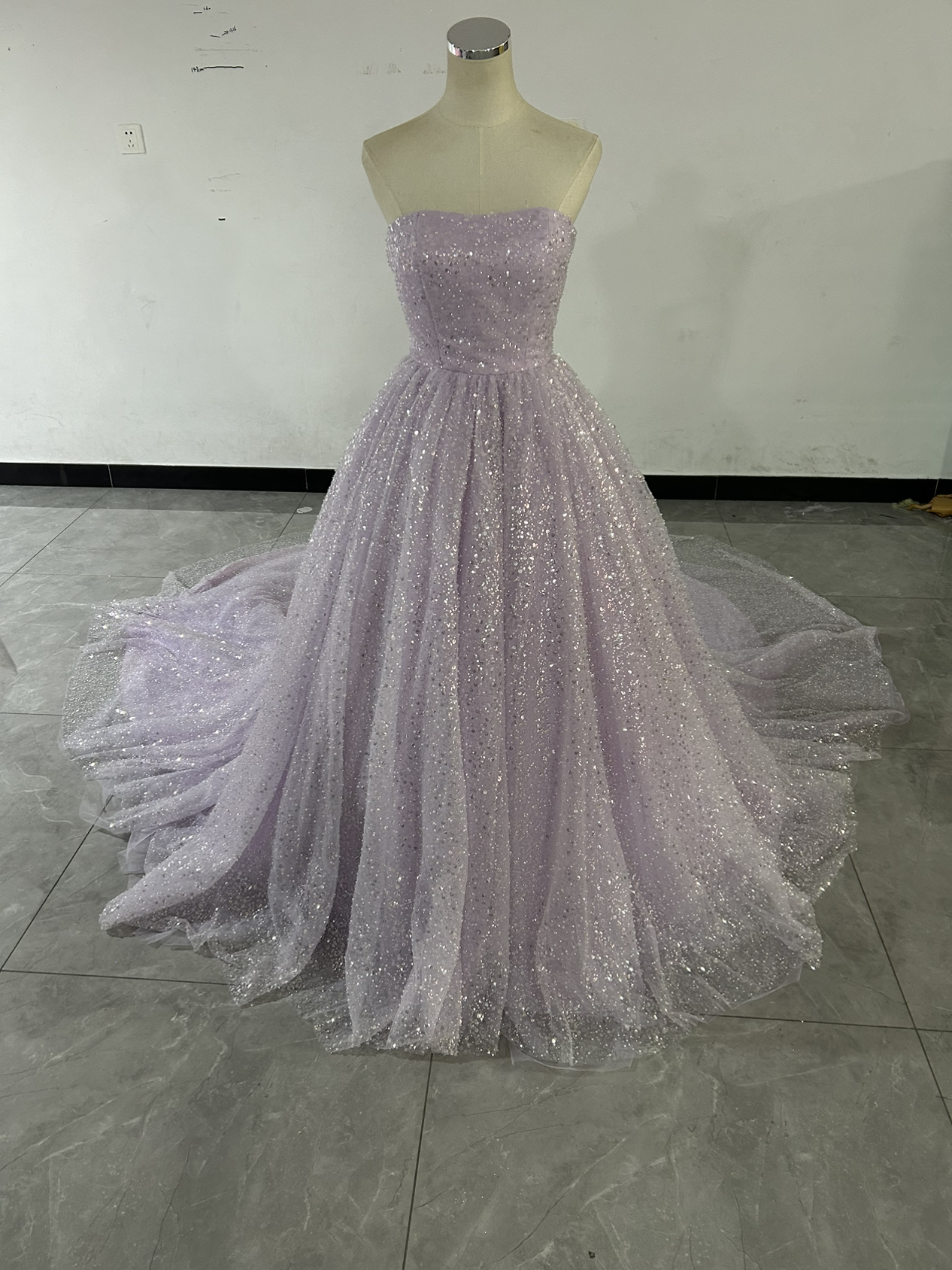 美品！カラードレス うすむらさき ベアトップ キラキラスパンコール 華やかなトレーン 前撮り