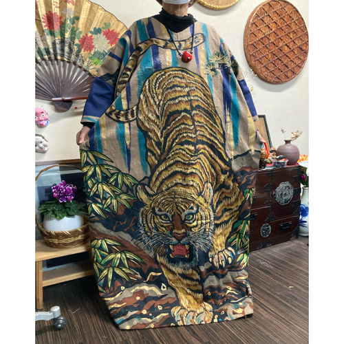 虎柄ののぼり旗の柿渋染めゆったりワンピース 古布リメイク ワンピース  