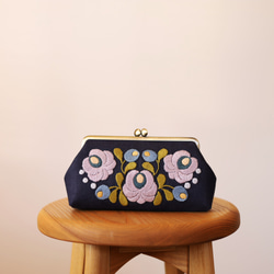 花柄刺繍ポシェット 黒 黒リネン 花刺繍 ポシェット バッグ | iichi 日々の暮らしを心地よく