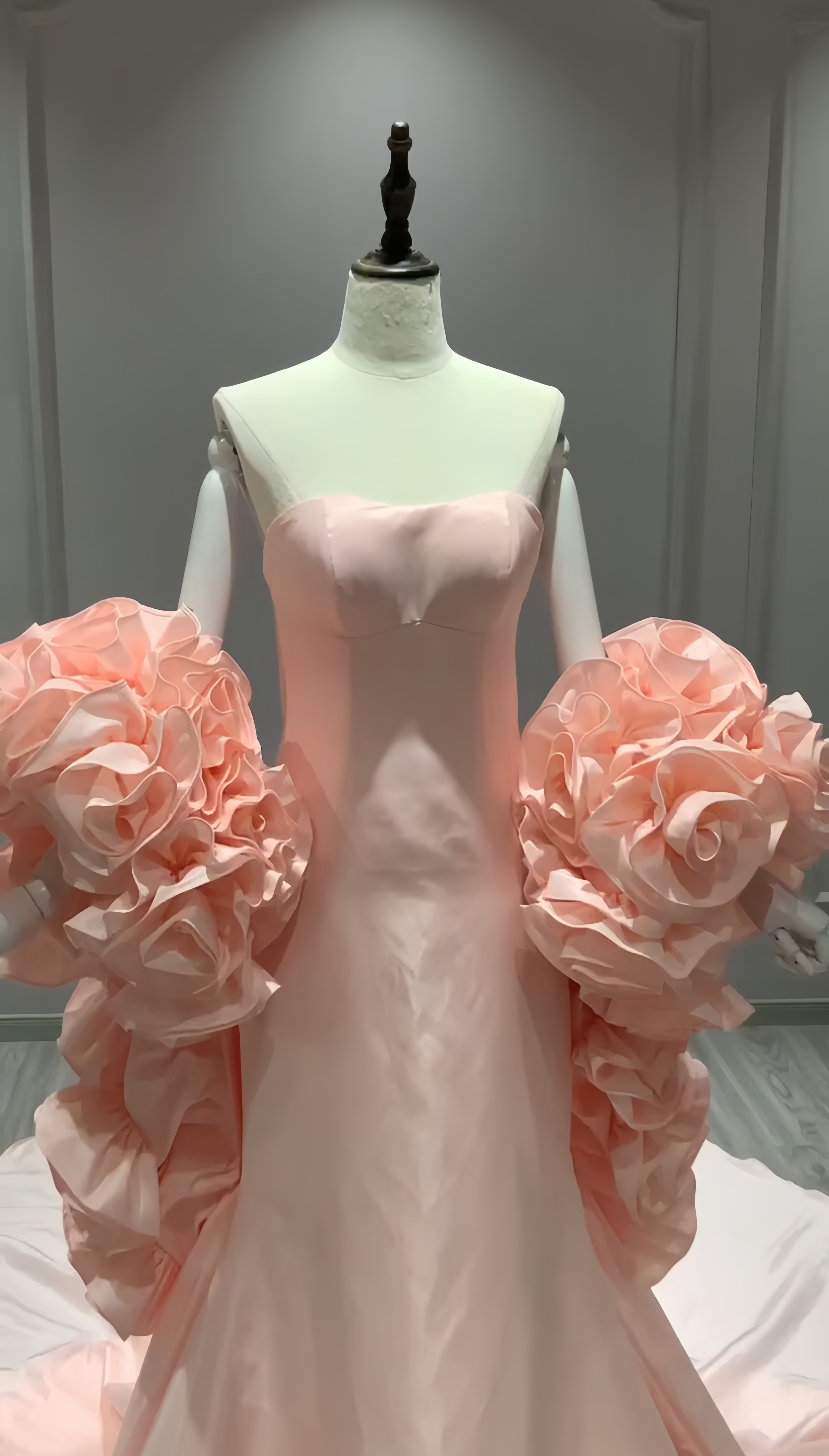 高評価続々オレンジ　マーメイドドレス　上質なウェディングドレス　高級サテン　エレガント　取り外し可能お袖パーディードレス