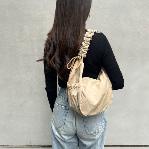 フリルハンドルがオシャレ！大人可愛い2WAY ショルダーバッグ