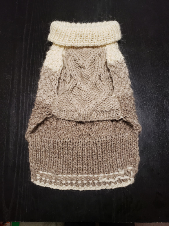 犬服♪(Lサイズ)ハート模様のざっくりとした手編みワンピース(リード通し穴有り) 4枚目の画像