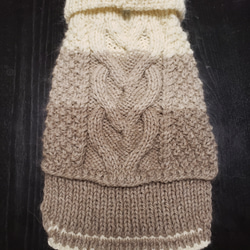 犬服♪(Lサイズ)ハート模様のざっくりとした手編みワンピース(リード通し穴有り) 2枚目の画像