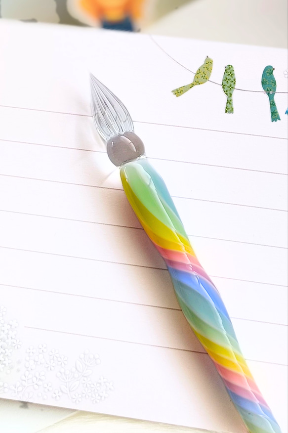 虹色の夢を描くガラスペン(パステル) 1枚目の画像